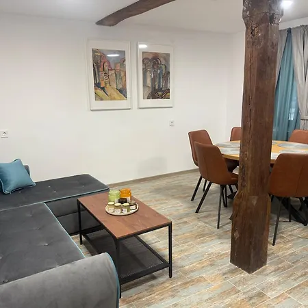 синята къща La Casa Blu Debnevo